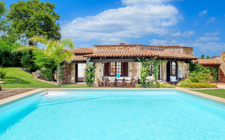 Villa Silenis: Buitenkanten, Buitenshuis, zwembad