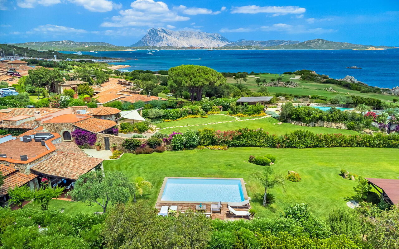 Villa Silenis: Buitenkanten, Buitenshuis, Keer bekeken, Tuin, zwembad