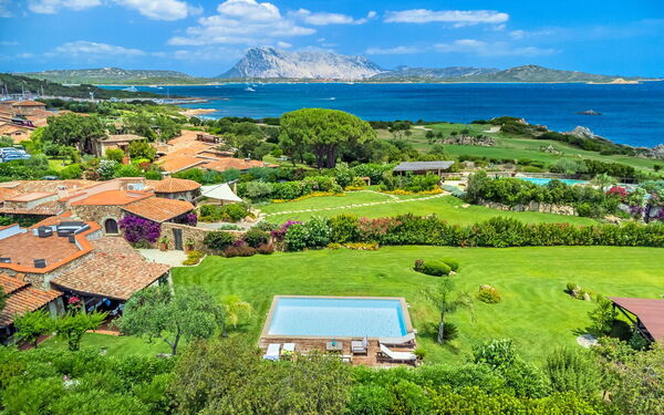 Villa Silenis: Buitenkanten, Buitenshuis, Keer bekeken, Tuin, zwembad