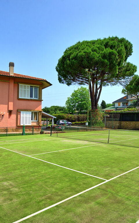 Villa Adriana: Buitenkanten, Buitenshuis