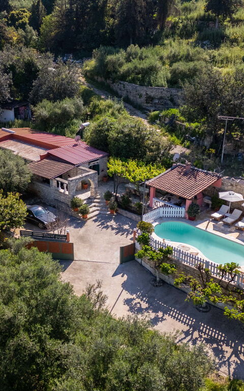 Villa Nikolas: Keer bekeken, zwembad