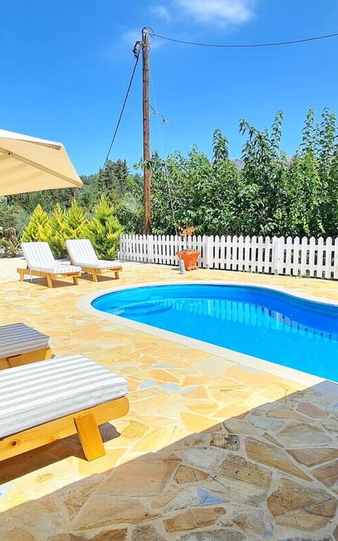 Villa Nikolas: Buitenkanten, zwembad