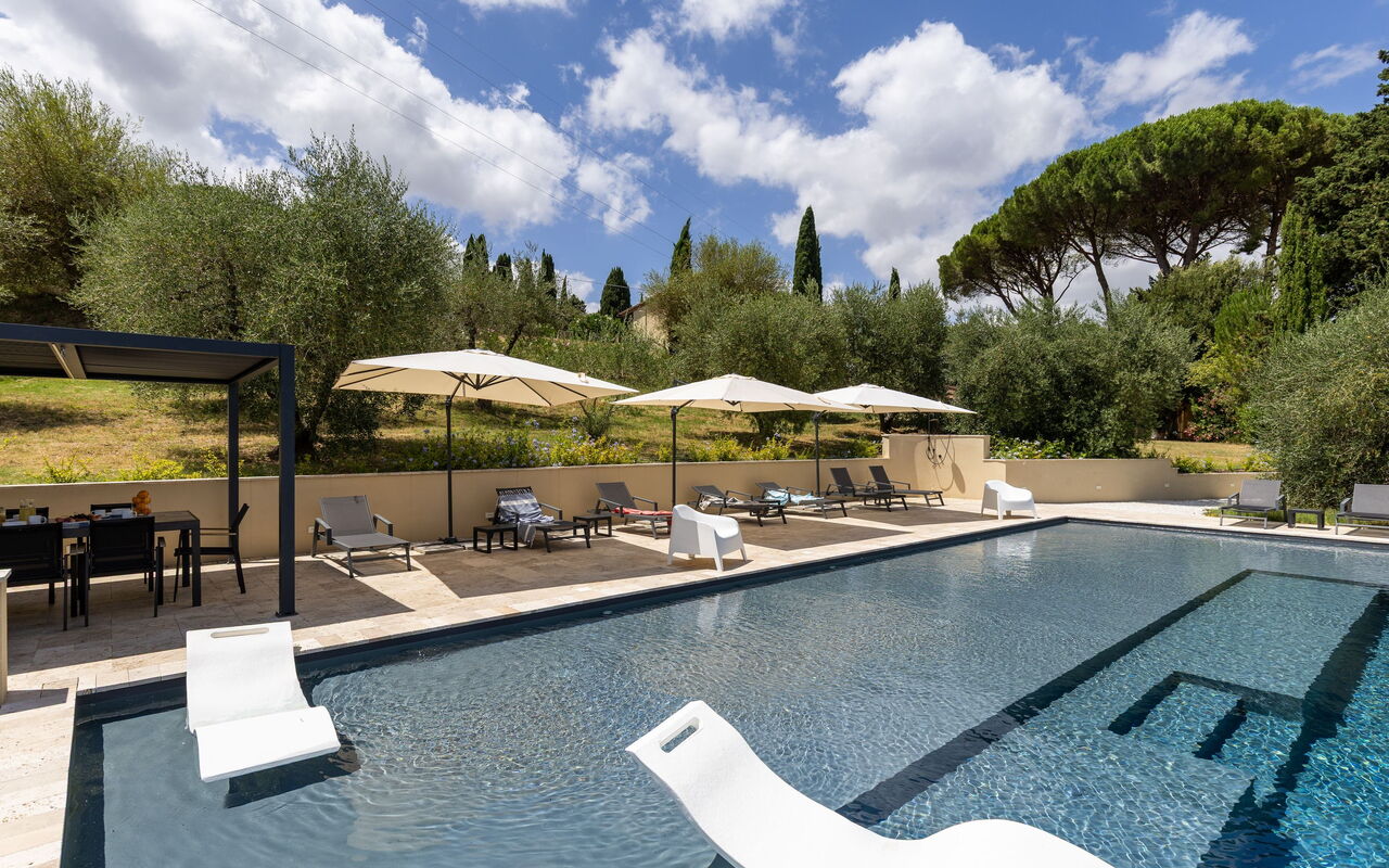 Villa Silvia: Buitenkanten, zwembad