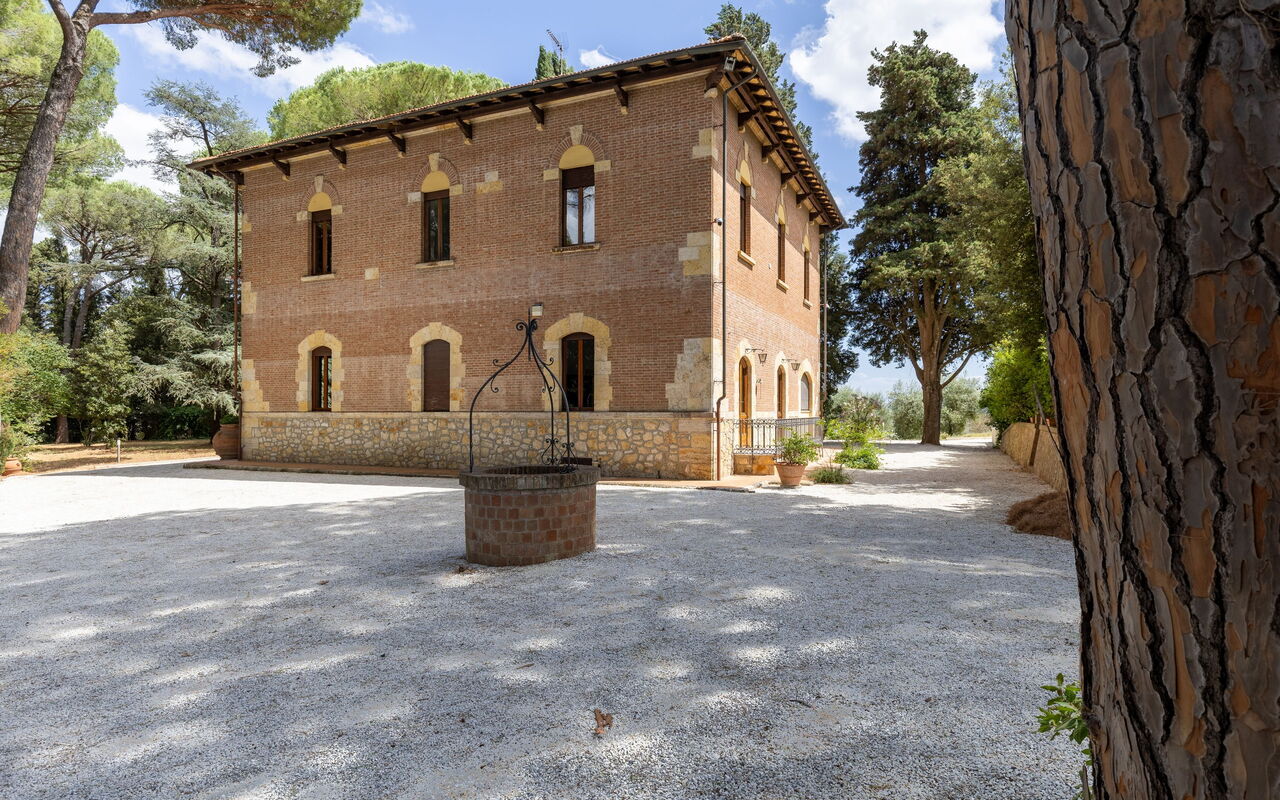 Villa Silvia: Buitenkanten, Buitenshuis