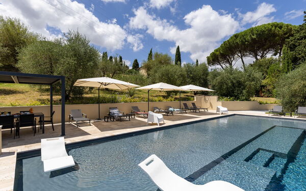 Villa Silvia: Buitenkanten, zwembad