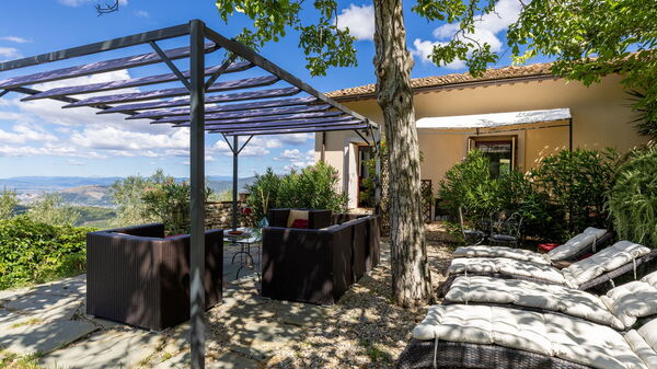 Villanova Lonciano - 2026: Buitenkanten, Buitenshuis