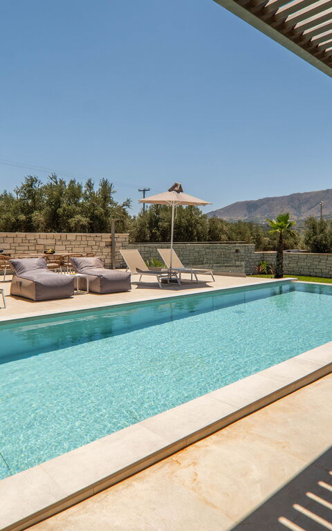 Villa Zen Chrysi: Buitenkanten, Buitenshuis, zwembad