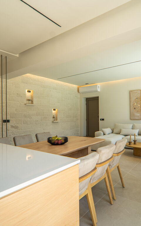 Villa Zen Aphrodite: Lunchroom, Woonkamer