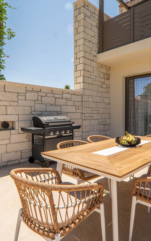 Villa Zen Hephaistos: Balkon / terras / patio, Buitenkanten, Buitenshuis