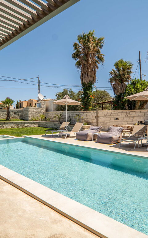 Villa Zen Hephaistos: Buitenkanten, Buitenshuis, zwembad