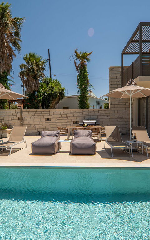 Villa Zen Hephaistos: Buitenkanten, Buitenshuis, zwembad