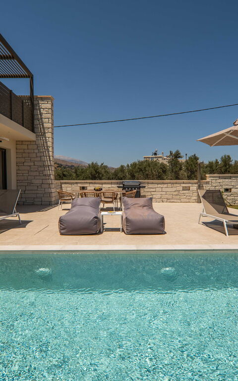 Villa Zen Hera: Buitenkanten, Buitenshuis, zwembad