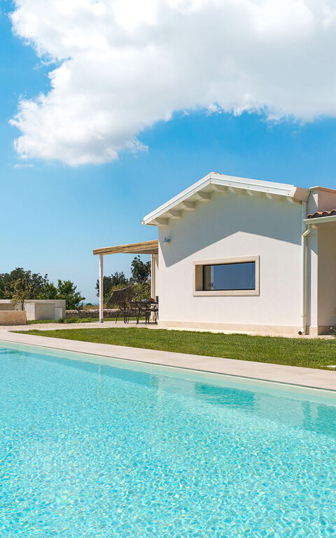 Netina Domus: Buitenshuis, Tuin, zwembad