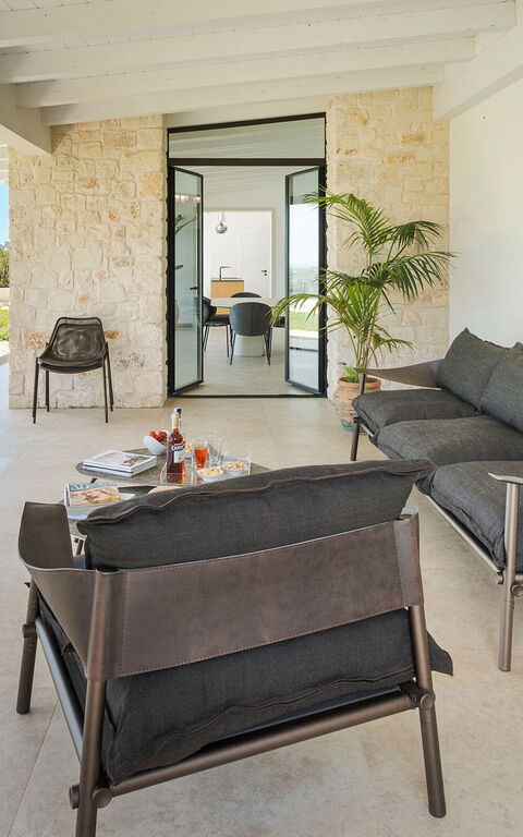 Netina Domus: Buitenshuis