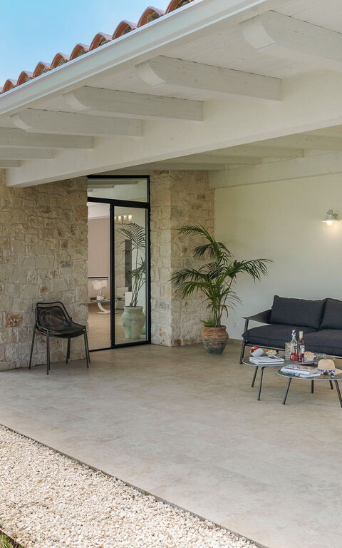 Netina Domus: Buitenshuis