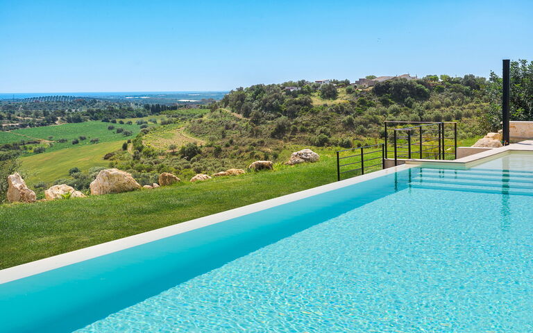 Netina Domus: Buitenshuis, Keer bekeken, Tuin, zwembad