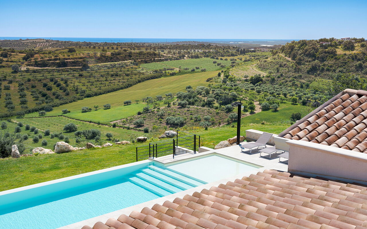 Netina Domus: Buitenshuis, Keer bekeken, Tuin, zwembad