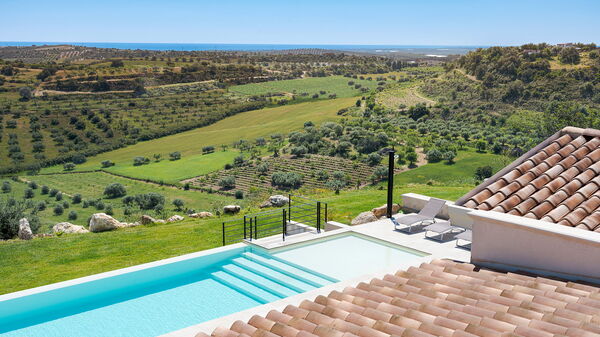 Netina Domus: Buitenshuis, Keer bekeken, Tuin, zwembad