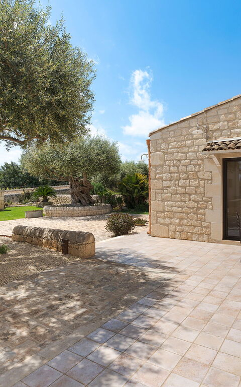 Corte Antigua: Buitenkanten, Buitenshuis