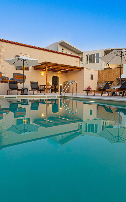 Villa Platon: Buitenkanten, Buitenshuis, zwembad