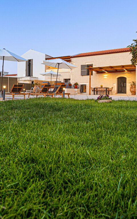 Villa Platon: Buitenkanten, Buitenshuis, Tuin