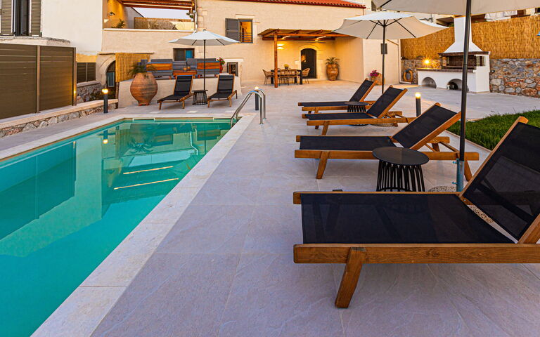 Villa Platon: Buitenkanten, Buitenshuis, zwembad