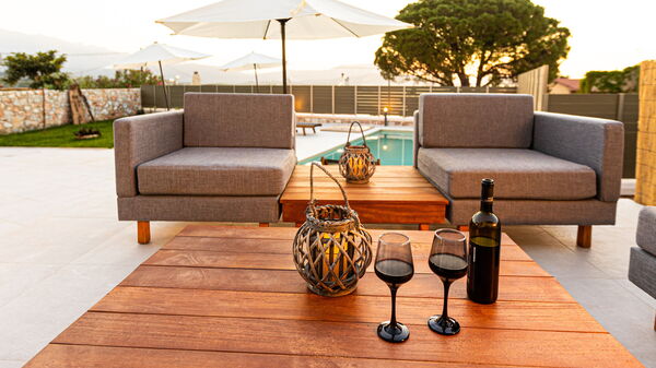 Villa Platon: Balkon / terras / patio, Buitenkanten, Buitenshuis, zwembad