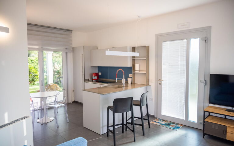 Villa Fior D'acqua: Keuken, Lunchroom, Woonkamer