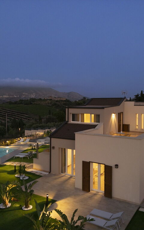 Villa Aversa: Balkon / terras / patio, Buitenkanten, Buitenshuis, Tuin, zwembad