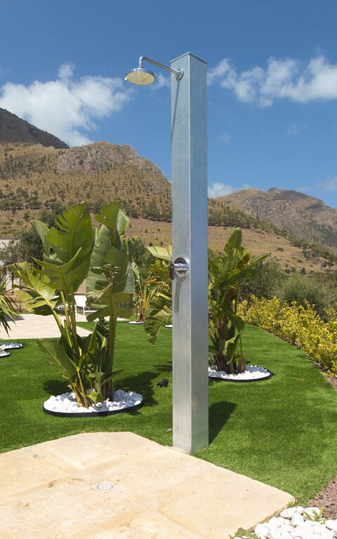 Villa Aversa: Buitenkanten, Buitenshuis, Keer bekeken, Tuin