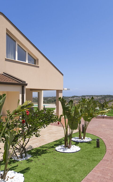 Villa Aversa: Buitenkanten, Buitenshuis, Keer bekeken, Tuin