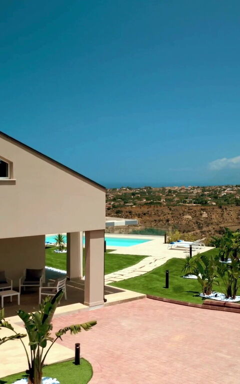 Villa Aversa: Buitenkanten, Buitenshuis, Keer bekeken, Tuin, zwembad