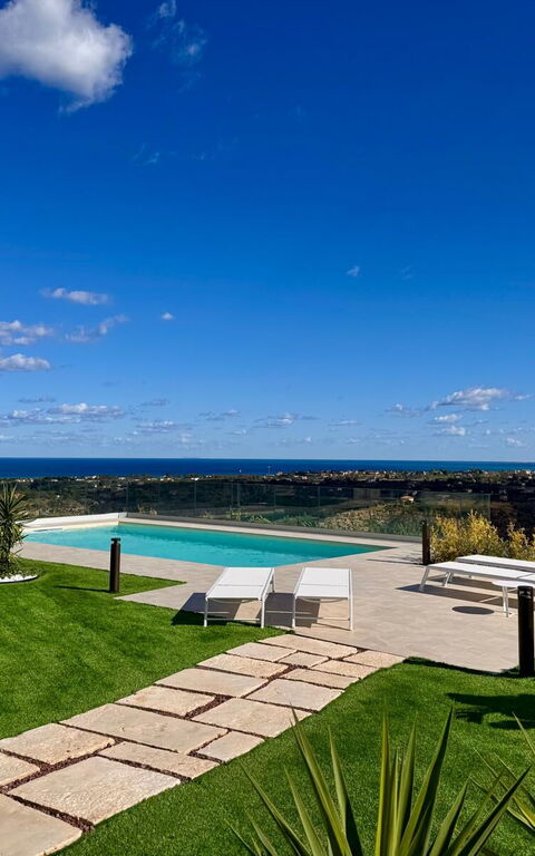 Villa Aversa: Buitenshuis, Keer bekeken, Tuin, zwembad