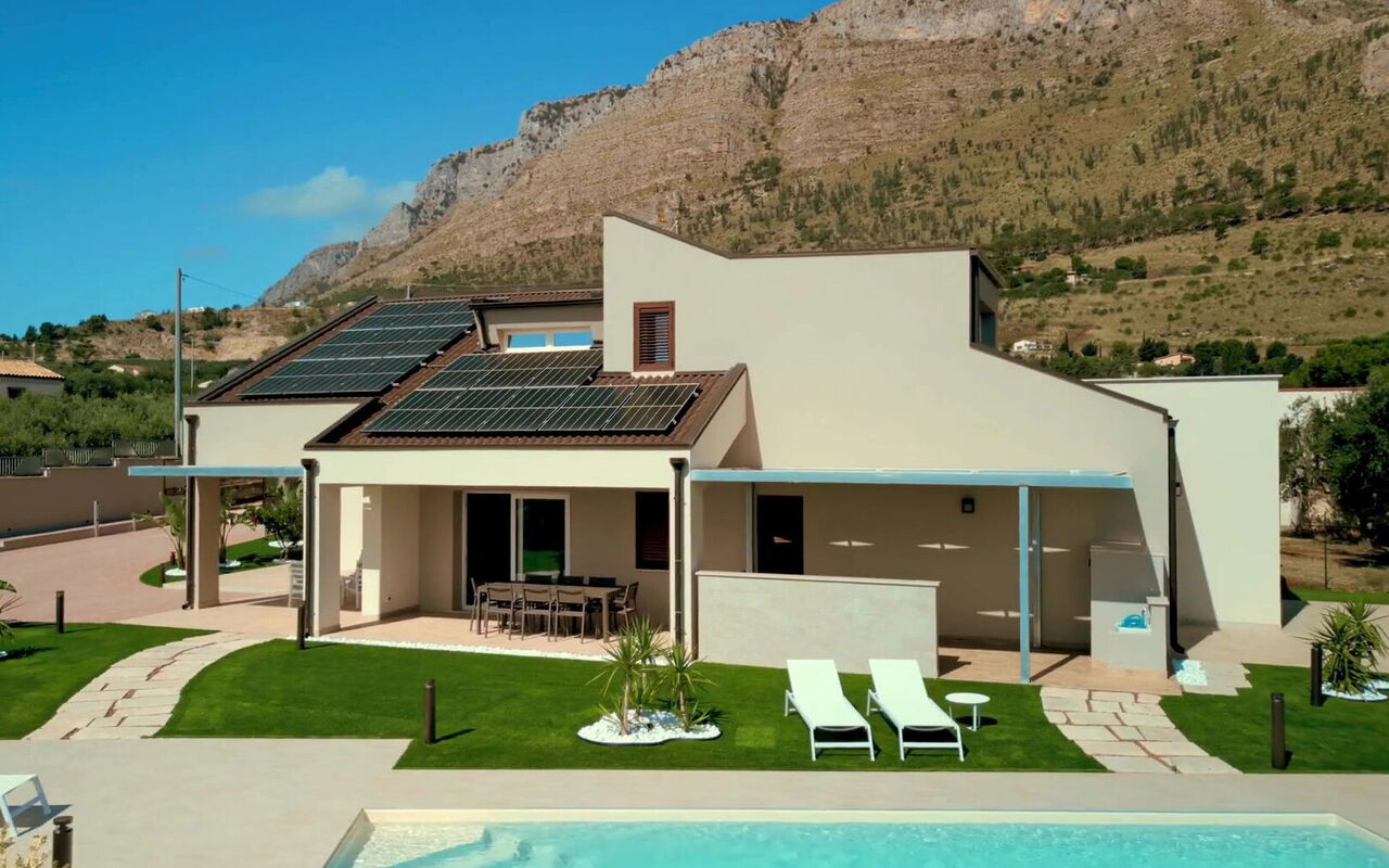 Villa Aversa: Buitenkanten, Buitenshuis, Keer bekeken, Tuin, zwembad