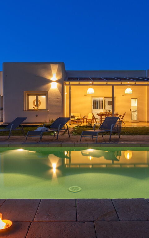 Villa Incantesimo: Buitenkanten, Buitenshuis, zwembad