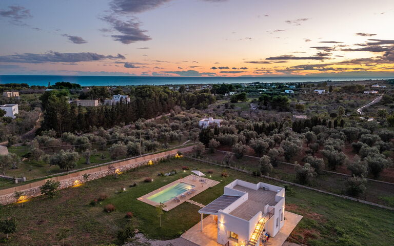 Villa Incantesimo: Keer bekeken, Tuin, zwembad