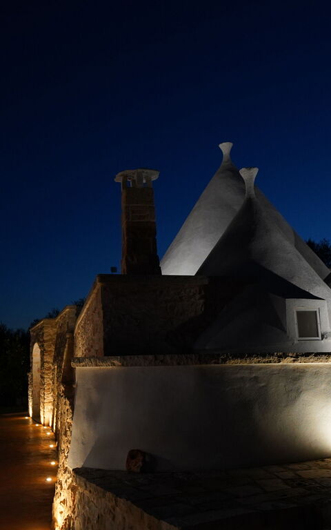 Trullo Samanta: Buitenkanten, Buitenshuis