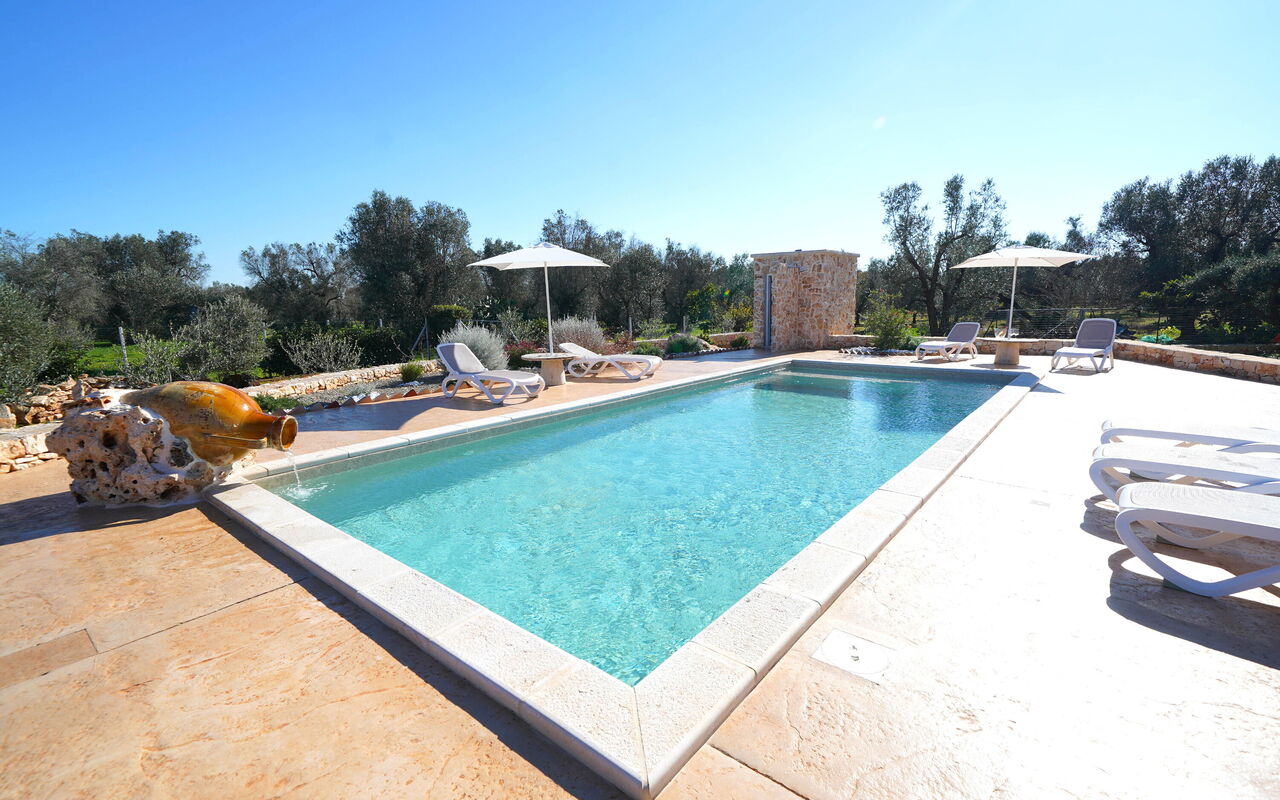 Trullo Samanta: Buitenkanten, Buitenshuis