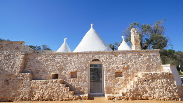 Trullo Samanta: Buitenkanten, Buitenshuis