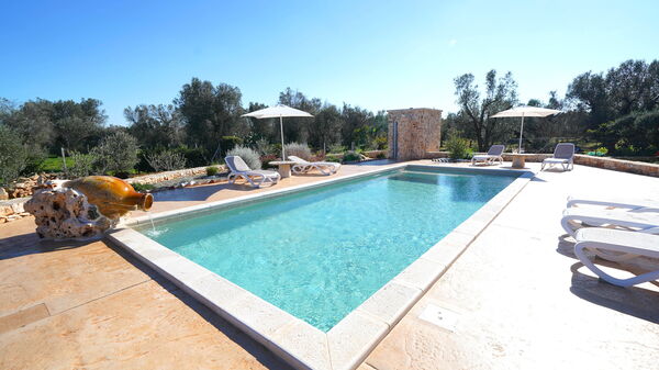 Trullo Samanta: Buitenkanten, Buitenshuis