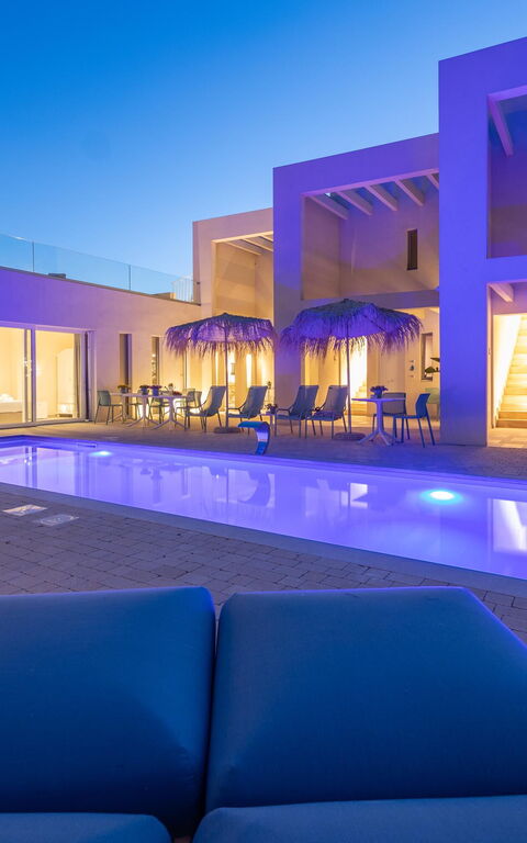 Villa Regina Sul Mare: Buitenkanten, Buitenshuis, zwembad