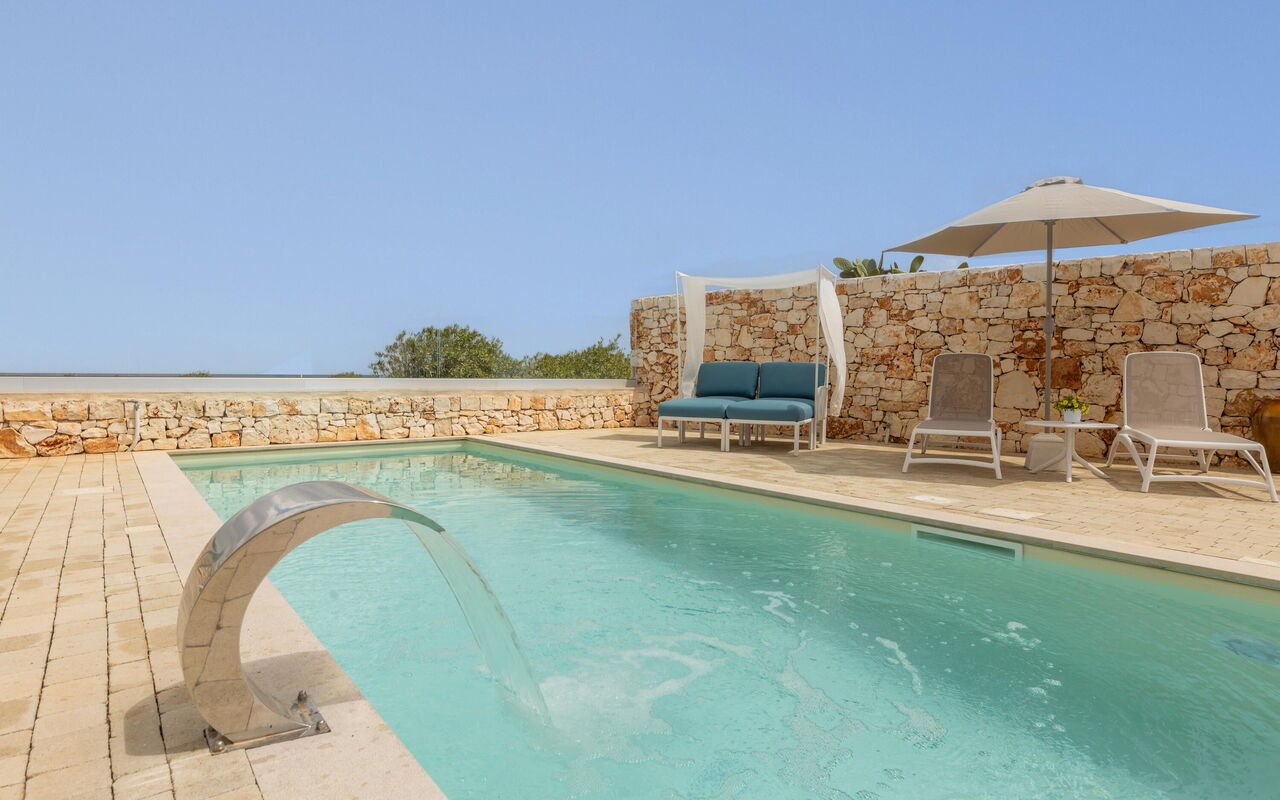 Villa Regina Sul Mare: Buitenkanten, Buitenshuis, zwembad