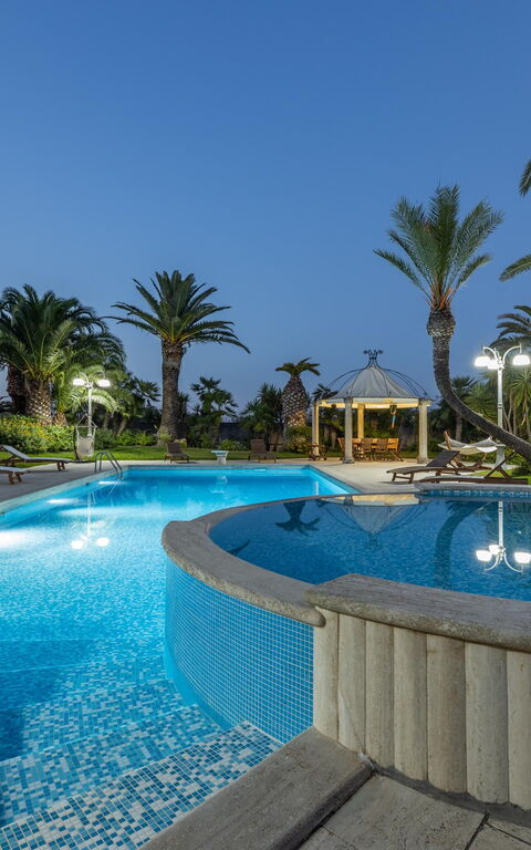 Villa Oasi Di Pace: Buitenkanten, Buitenshuis, zwembad