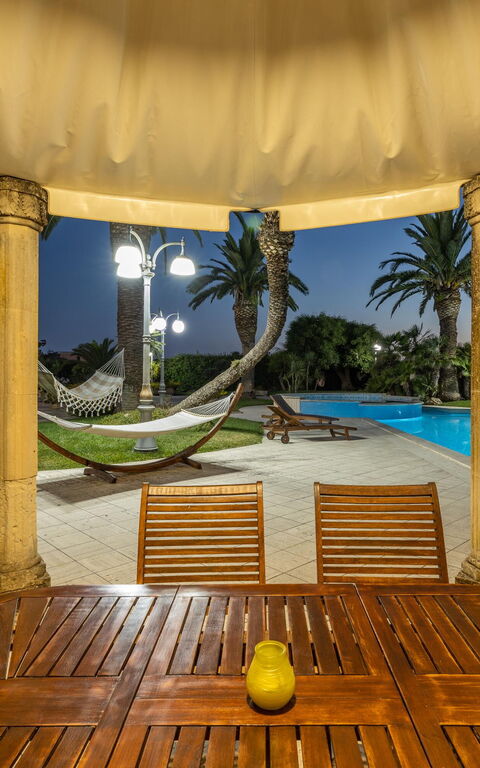 Villa Oasi Di Pace: Balkon / terras / patio, Buitenkanten, Buitenshuis, zwembad