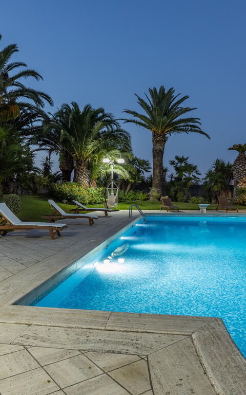 Villa Oasi Di Pace: Buitenkanten, Buitenshuis, zwembad