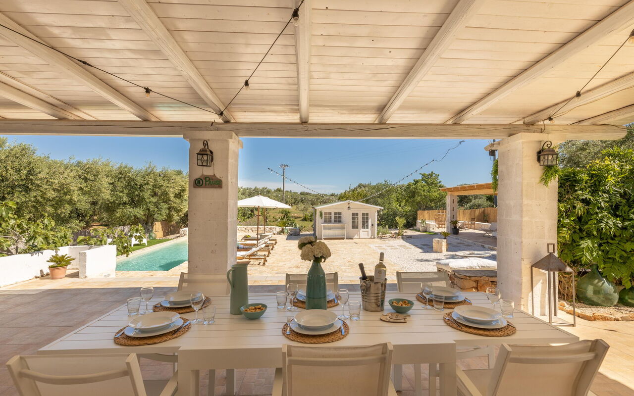 Villa Lampu Di Luce: Balkon / terras / patio, Buitenkanten, Buitenshuis, zwembad