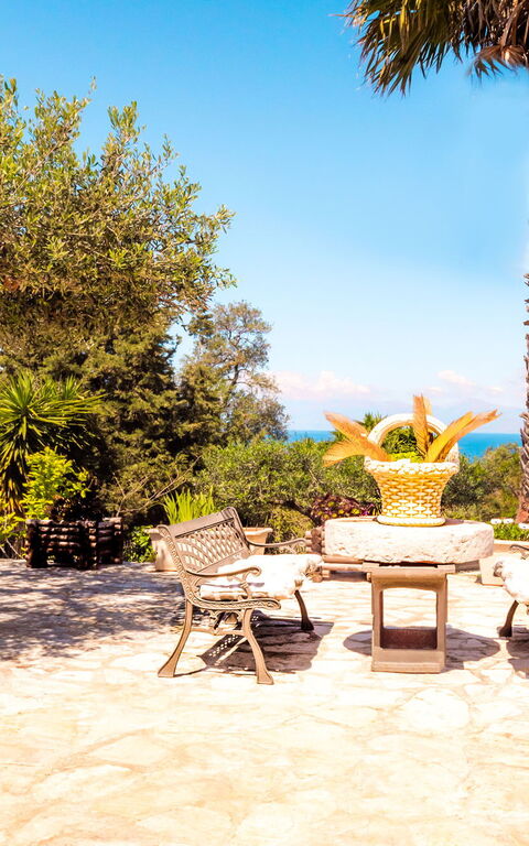 Villa Irida: Balkon / terras / patio, Keer bekeken