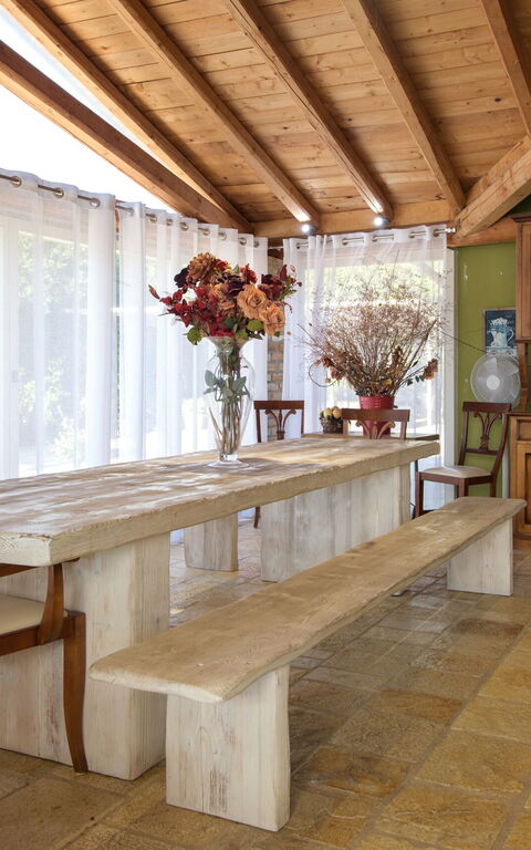 Villa Irida: Keuken, Lunchroom, Woonkamer
