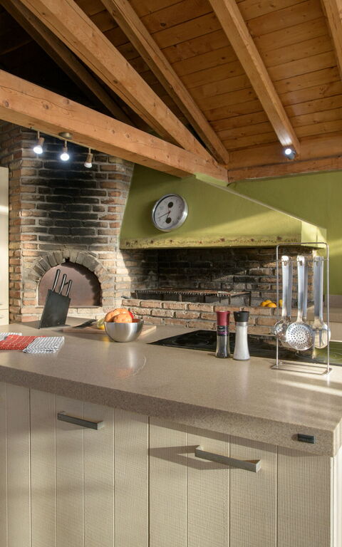 Villa Irida: Keuken, Lunchroom, Woonkamer