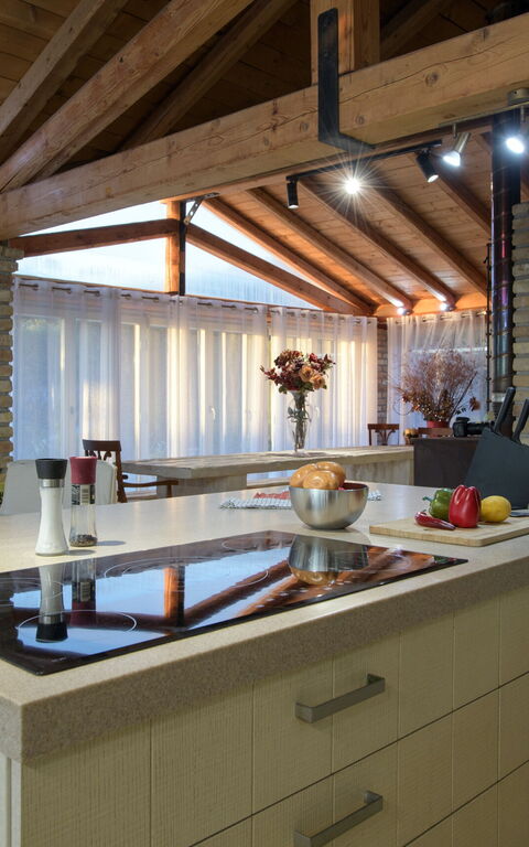 Villa Irida: Keuken, Lunchroom, Woonkamer